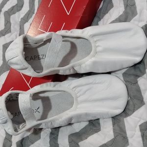 Capezio Lily size 6 ballet slippers 🩰 new with box